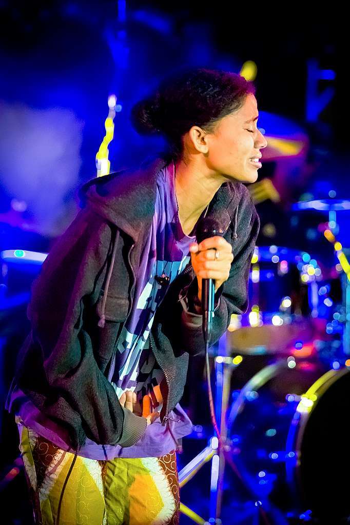 Nneka auf dem Zelt-Musik-Festival in Freiburg