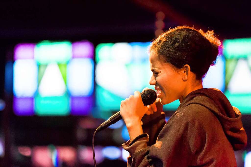 Nneka auf dem Zelt-Musik-Festival in Freiburg