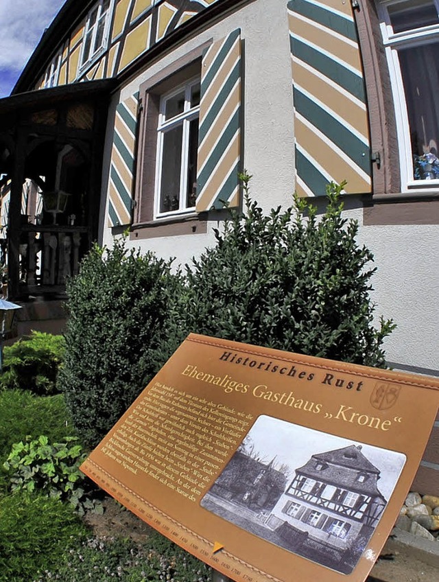 Das Schild beim ehemaligen  Gasthaus Krone.   | Foto: Bernhard Rein