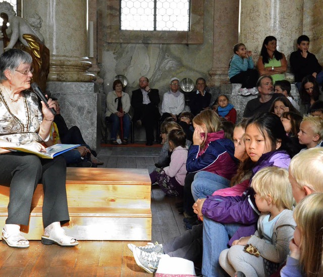 Margit Matyscak las den Kindern die Ge...e Orgel erweckte die Tiere zum Leben.   | Foto: Sebastian Barthmes