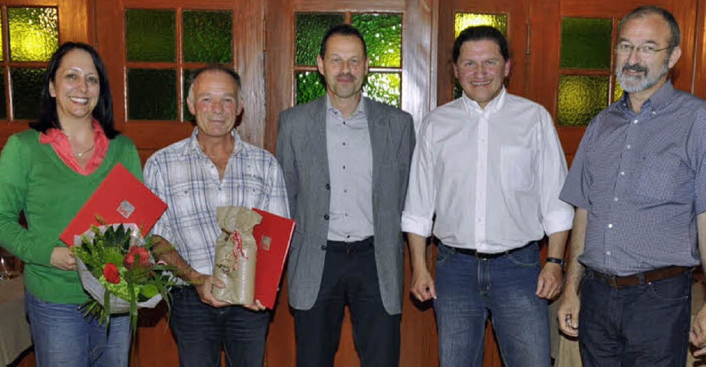 Fr ihre Arbeit im Merdinger SPD-Ortsv...n Vorgnger Reiner  Hug gratulierten.   | Foto: julius steckmeister