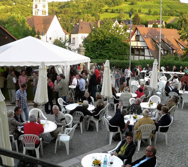 Gut besucht war das Fest im Schlosshof.  | Foto: frowalt janzer