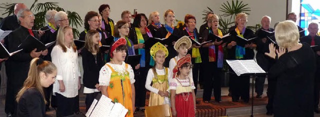 Kinder des russischen Ensembles bereic...gelischen Kirche in Knigschaffhausen.  | Foto: Christel Hlter-Hassler