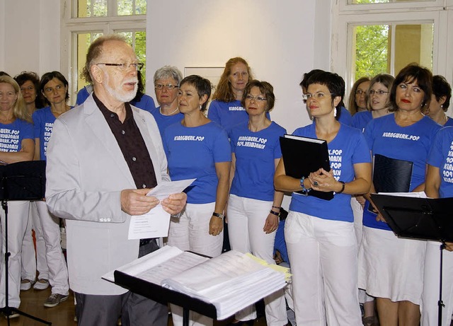 Im Rahmen der  Finissage der Ausstellu...rmann dirigierten Chor Klangwerk.pop.   | Foto: Ernst Hubert Bilke