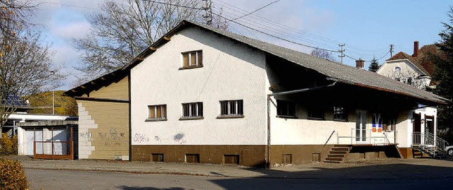 Das alte Volksbankgebude in Buchholz ... einem neuen Wohn- und Geschftshaus.   | Foto: Eberhard Weiss