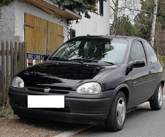 So einen dunklen Opel Corsa haben die Diebe benutzt.   | Foto: Polizei