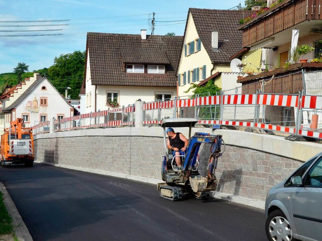 Fahrzeuge drfen wieder durch Wasenweiler fahren.  | Foto: Gerold Zink