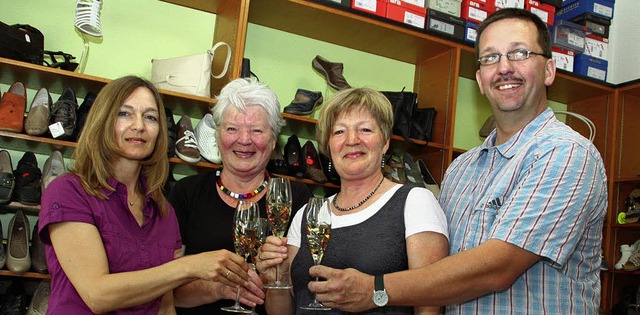 Claudia Meola, Selma Dede, Ursula Kram... 50-jhrigen Bestehen des Schuhauses.   | Foto: Jrn Kerckhoff