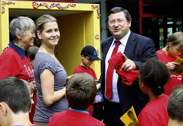 Saskia Schiedel und Brgermeister Hein...lten die Ringsheimer Ferienprogramme.   | Foto: Adelbert Mutz