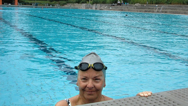 Beinahe leere Schwimmbecken: Fr manch...as aber eher wie ein schlechter Traum.  | Foto: Martina Proprenter
