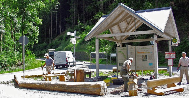 Optisch aufgewertet wurden der Info-Pa...ortige Buswendeschleife.                | Foto: Bruno Morath