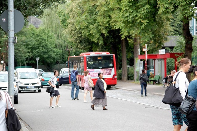 In der Bahnhofstrae treffen Busse, Autos und Fugnger aufeinander.  | Foto: Kai Kricheldorff
