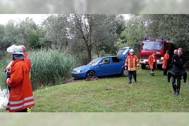 POLIZEINOTIZEN: Gestohlenes Auto in Baggersee versenkt