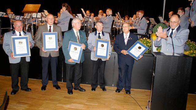 200 Jahre Musikverein Niederhausen: Be...envorstand Max Stehlin und Anton Frh.  | Foto: Ilona Huege