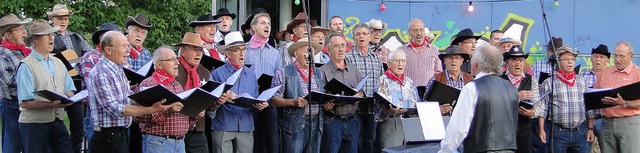 Als Cowboys verkleidet sangen die Mitg...gen   von Freiheit, Liebe und Amerika.  | Foto: elisabeth saller