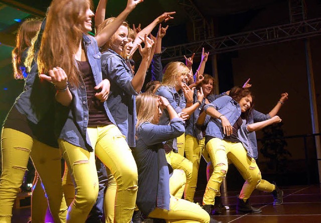 Wallbach tanz singt und lacht mit sein...fest geriet zu einer frhlichen Party.  | Foto: Hildegard Siebold