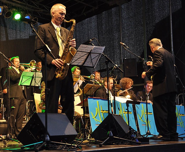 Lsst Umkirch swingen: Kilian Heitzler (rechts) mit seiner Big Band.  | Foto: ann christin werner