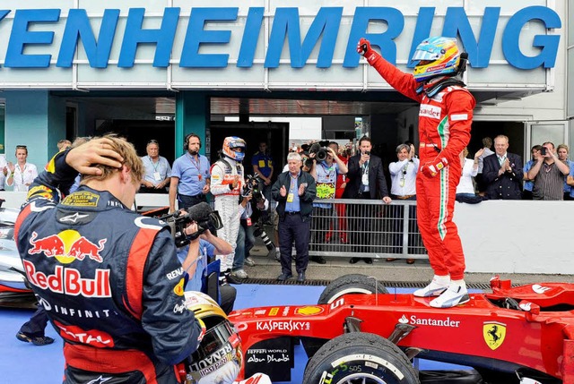 Lust und Frust: Whrend Fernando Alons...bastian Vettel (links vorn) die Haare.  | Foto: dapd