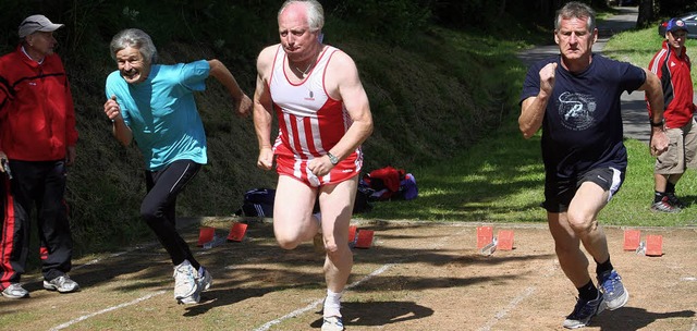 Daumen hoch am Dachsberg: Werner Gehrm...m ESV Weil nach dem Start beim Sprint   | Foto: welte