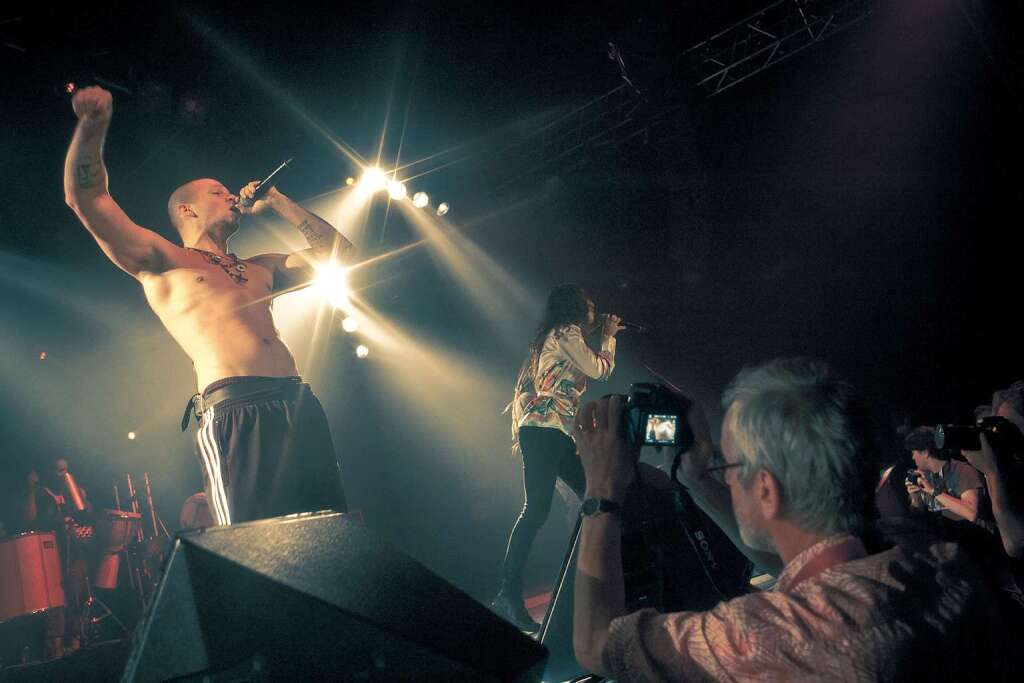 Das Duo Calle 13 und die spanischen Rockband Jarabe de Palo traten im Zirkuszelt auf dem Mundenhof auf.