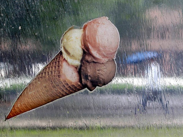 Was denn nun &#8211; Eis oder Regenschirm? Oder beides?  | Foto: dpa