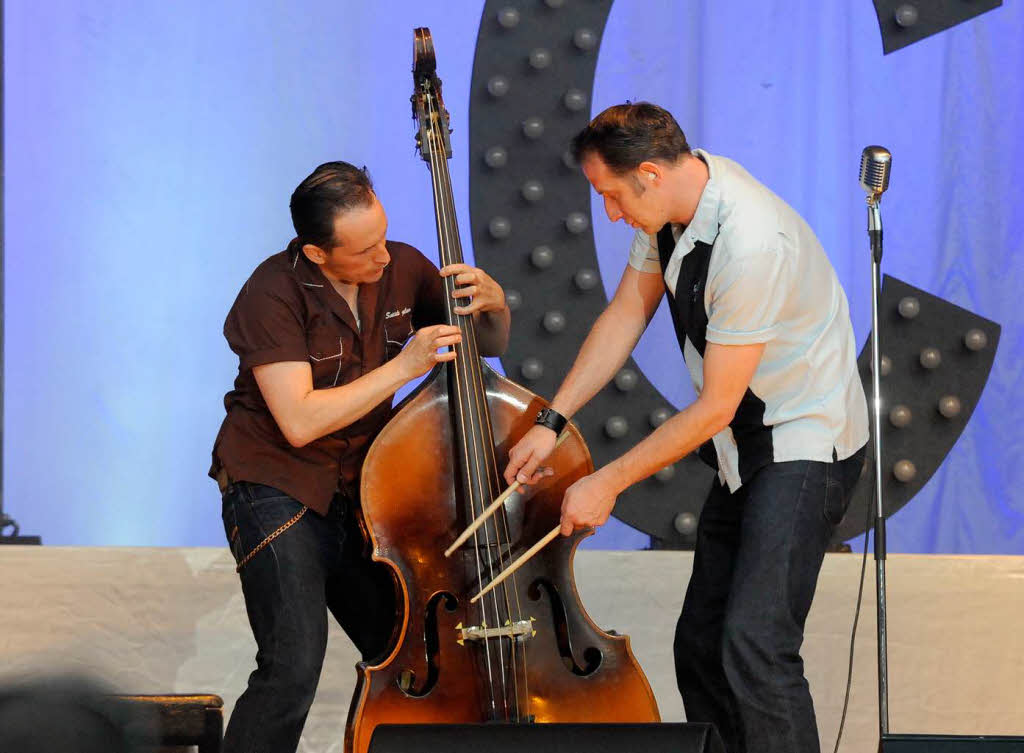 Felix Wiegand (Bass) und Martell Beigang im Duett auf dem Contrabass