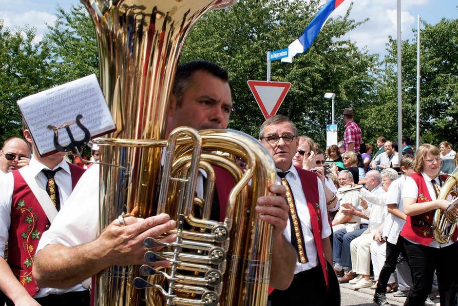 Festumzug der Musikkapellen aus dem Bezirk zum Jubiläum 200 Jahre Musikverein Niederhausen (Foto: Ilona Huege) Festumzug der Musikkapellen aus dem Bezirk zum Jubiläum 200 Jahre Musikverein Niederhausen (Foto: Ilona Huege)