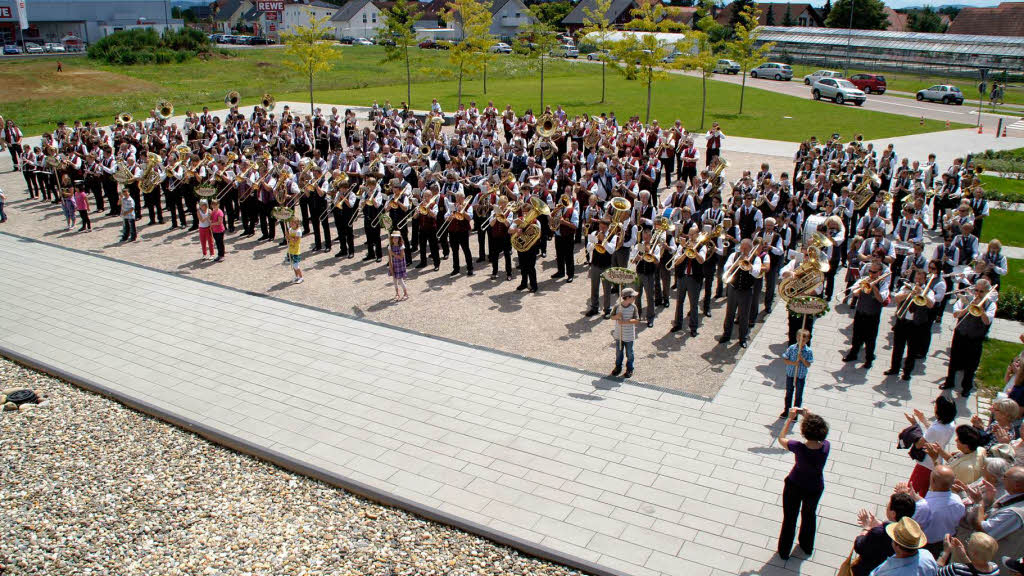 Festumzug der Musikkapellen aus dem Bezirk zum Jubilum 200 Jahre Musikverein Niederhausen