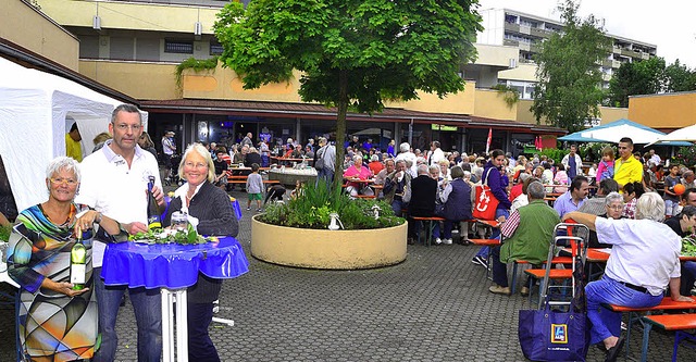 Die Macher des dritten Winzerfests im ...s) freuen sich ber die  vielen Gste.  | Foto: Dieter Erggelet