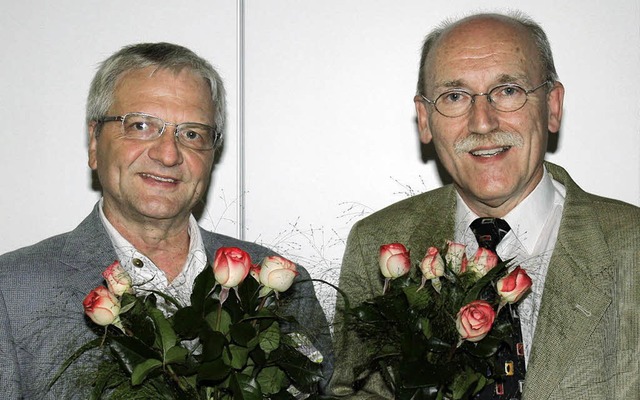 Die beiden Lehrer Hubert Khler (links...chule in den Ruhestand verabschiedet.   | Foto: Schule