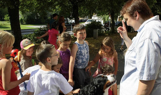 Schulsozialarbeit ist vielfltig: In d...Clemm auch ihren Sennenhund Zora ein.   | Foto: Julia Jacob