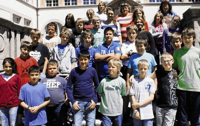 Die letzten in Brunlingen unterrichte...schler verlassen jetzt die  Schule.    | Foto: Maier