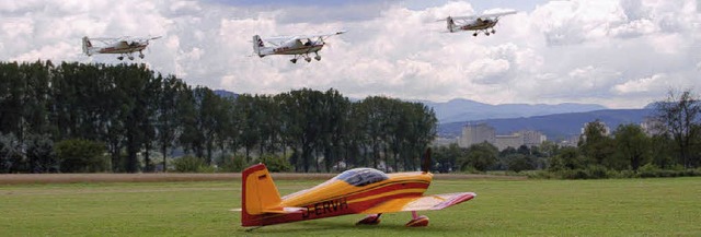 Flugzeuge, wohin das Auge reicht: Zahl...ilumsfestes auf dem Flugplatz Herten.  | Foto: Vollmar