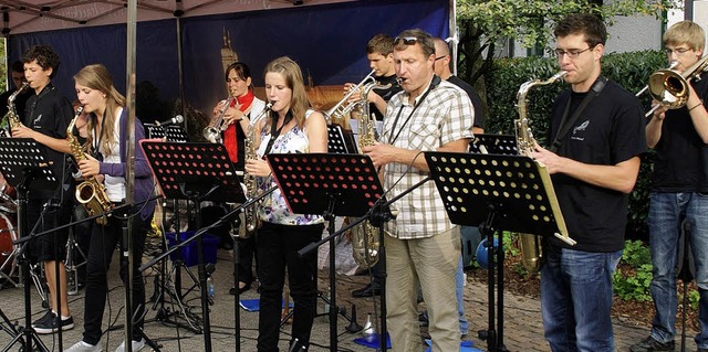 Die Jazzband der Jugendmusikschule  is... auf dem Rudolf-Eberle-Platz zu hren.  | Foto: Hrvoje Miloslavic