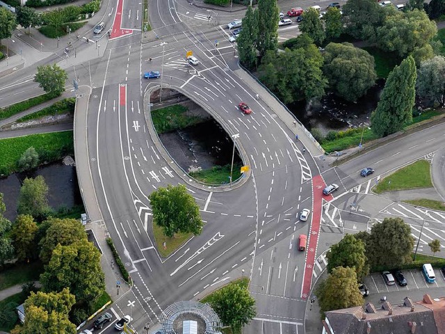 Oben und unten auf den Dreisamuferstra...enklo&#8220; wird statt dessen gebaut.  | Foto: Thomas Kunz