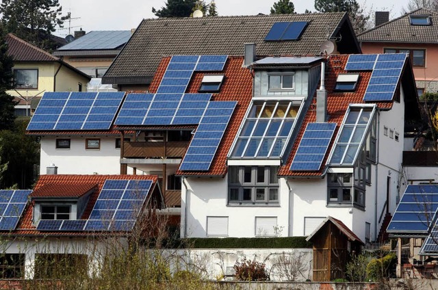 Auch in Breisach knnte deutlich mehr ...isher mit Solarenergie erzeugt werden.  | Foto: dpa