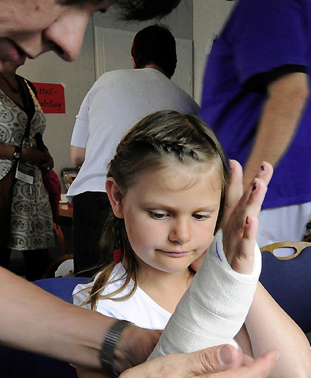 Den ersten Gips ihres Lebens bekam die... zuvor hatte es nicht einmal weh getan  | Foto: Markus Zimmermann