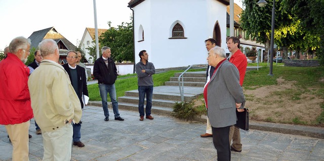 Sakiger Ortschaftsrat vor der Kirche  | Foto: Alexandra Wehrle