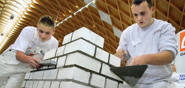 Wird ein Praktikum gut betreut, kann e... der Schule in den Beruf erleichtern.   | Foto: dpa