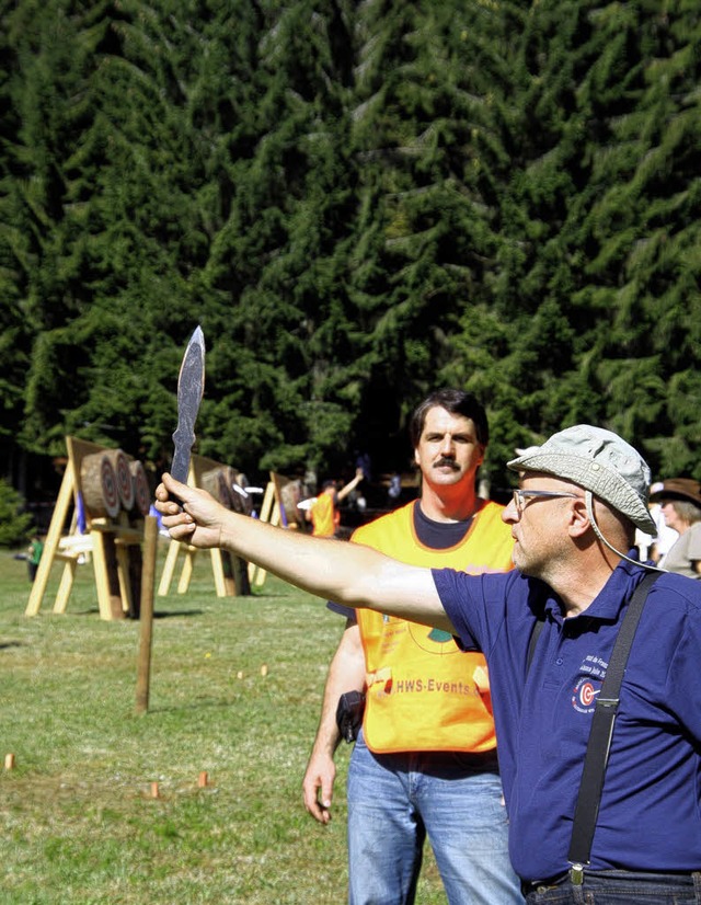 Auch nach der berprfung von 65 Alter...pameisterschaft im Messerwerfen statt.  | Foto: Archivfoto: Katja Mielcarek