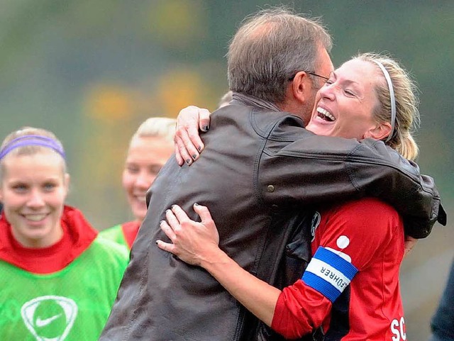 War elf Jahre lang beim SC: Kerstin Bo...t (hier mit Trainer Milorad Pilipovic)  | Foto: Seeger