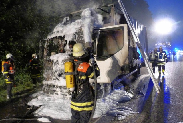 Lscheinsatz fr die Emmendinger Feuer...wagens auf der Autobahn bei Teningen.   | Foto: Feuerwehr Emmendingen