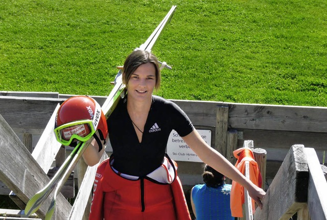 Skispringerin Ulrike Grler ist eine ...es Sommer-Grand-Prix in Hinterzarten.   | Foto: johannes bachmann