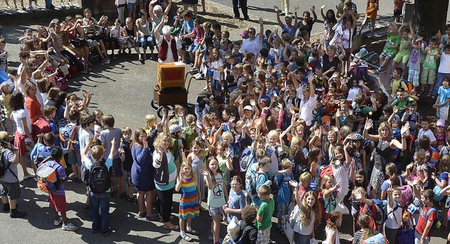 Hurra, die groen Ferien sind da! Im g...r die Schwarzenbergschule Waldkirch).   | Foto: Bernd Fackler