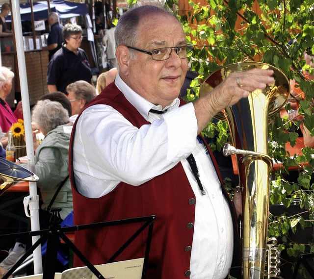 Bernhard Ritter zieht in den Norden. U...ritt mit der Rentnerband in Maulburg.   | Foto: Heiner Fabry