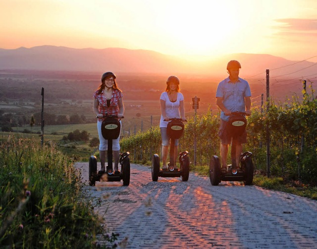 Mit der Sonne im Rcken geht es heimw...owgirls und -boys auf ihren  Segways.   | Foto: Benjamin Bohn