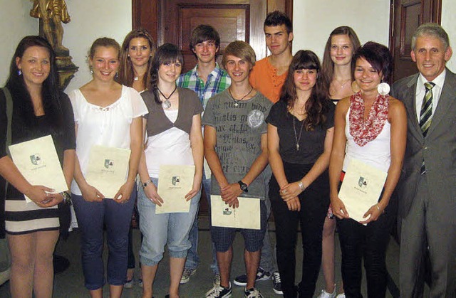 Gleich zehn junge Elzacherinnen und El...r hervorragende schulische Leistungen.  | Foto: Thomas Steimer