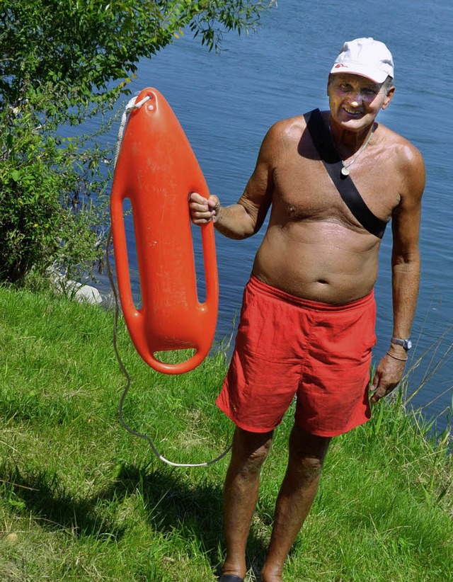 Volkmar Krause, Vorsitzender der DLRG-...uppe, ist begeisterter Rheinschwimmer.  | Foto: Siebold