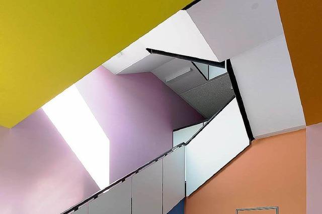 Knstler Ben Hbsch verleiht Studentenwohnheim Farbe