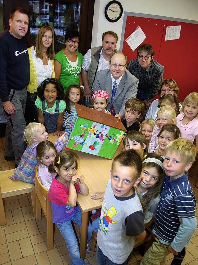 Die kleinen Knstler des St. Josefskin...Gabriele Dilger, Kindergartenleiterin.  | Foto: Rebekka Sommer